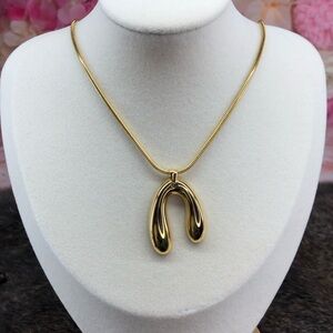 Gold Pendant Necklace